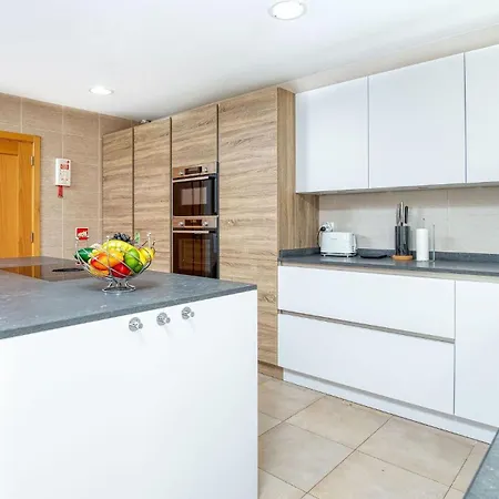 Вилла Albatroz - Gorgeous & Spacious In Карвоейру